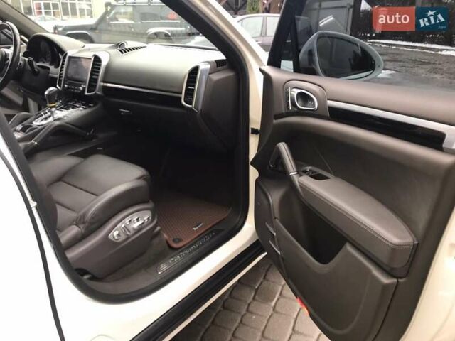 Білий Порше Cayenne, об'ємом двигуна 3.6 л та пробігом 89 тис. км за 32900 $, фото 32 на Automoto.ua