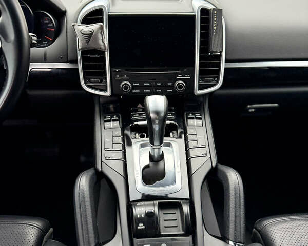 Белый Порше Каен, объемом двигателя 3.6 л и пробегом 126 тыс. км за 28500 $, фото 15 на Automoto.ua