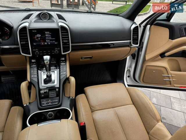 Белый Порше Каен, объемом двигателя 3.6 л и пробегом 150 тыс. км за 28900 $, фото 40 на Automoto.ua
