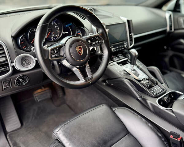 Белый Порше Каен, объемом двигателя 3.6 л и пробегом 126 тыс. км за 28500 $, фото 11 на Automoto.ua