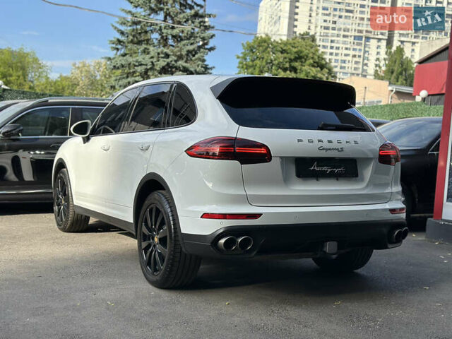 Белый Порше Каен, объемом двигателя 3.6 л и пробегом 97 тыс. км за 34500 $, фото 6 на Automoto.ua