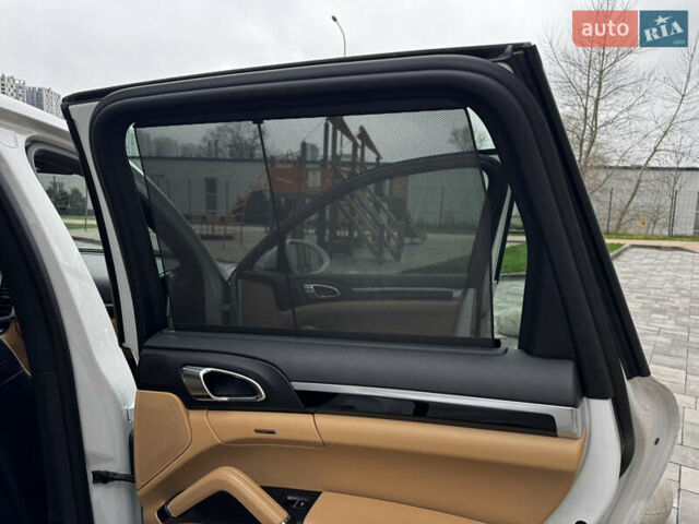 Белый Порше Каен, объемом двигателя 3.6 л и пробегом 150 тыс. км за 28900 $, фото 30 на Automoto.ua
