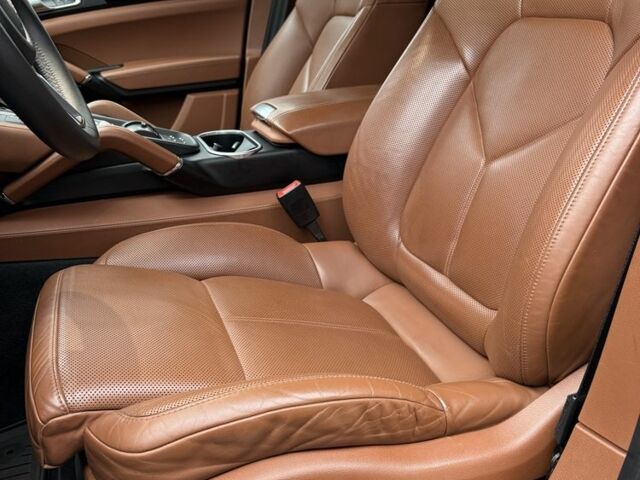 Білий Порше Cayenne, об'ємом двигуна 3 л та пробігом 200 тис. км за 25500 $, фото 1 на Automoto.ua