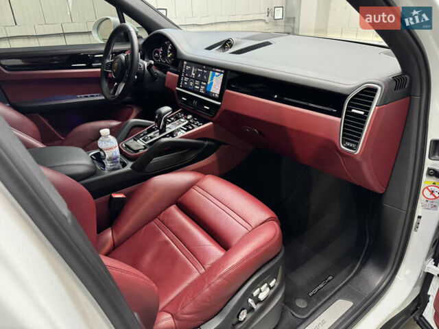 Білий Порше Cayenne, об'ємом двигуна 3 л та пробігом 75 тис. км за 71000 $, фото 30 на Automoto.ua