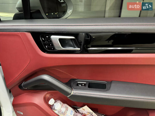 Білий Порше Cayenne, об'ємом двигуна 3 л та пробігом 75 тис. км за 71000 $, фото 31 на Automoto.ua