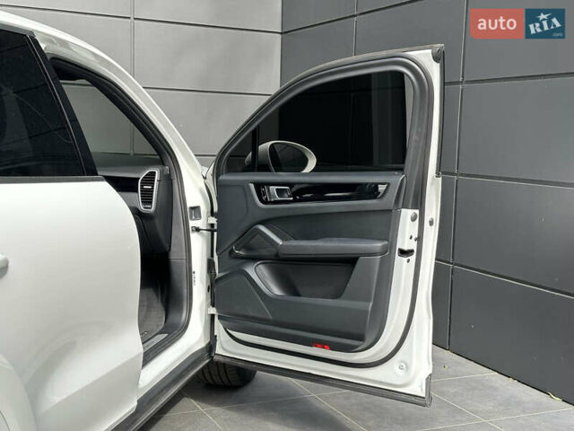 Порше Каен 2018 в Одессе на Automoto.ua Белый Порше Каен, объемом двигателя 3 л и пробегом 45 тыс. км за 52500 $, фото 33 на Automoto.ua