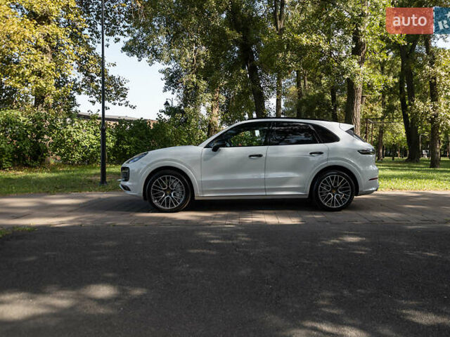 Белый Порше Каен, объемом двигателя 4 л и пробегом 36 тыс. км за 105000 $, фото 8 на Automoto.ua