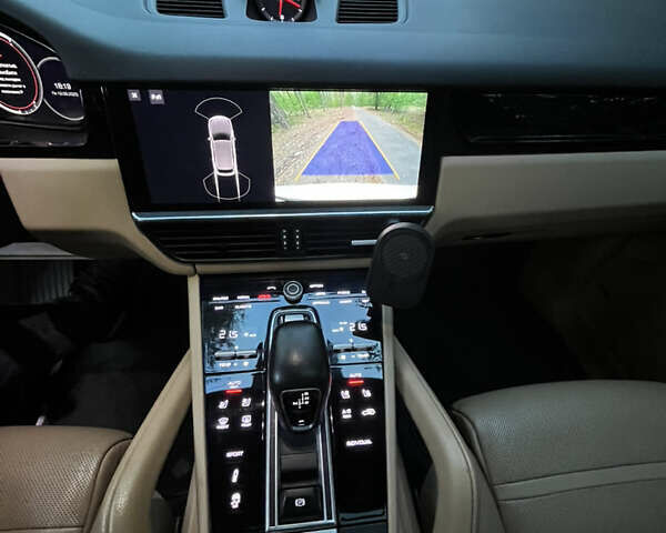 Белый Порше Каен, объемом двигателя 2.89 л и пробегом 121 тыс. км за 57000 $, фото 43 на Automoto.ua