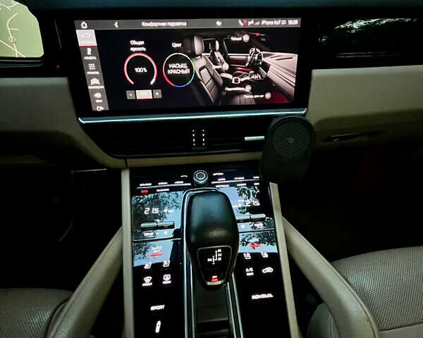 Белый Порше Каен, объемом двигателя 2.89 л и пробегом 121 тыс. км за 57000 $, фото 23 на Automoto.ua