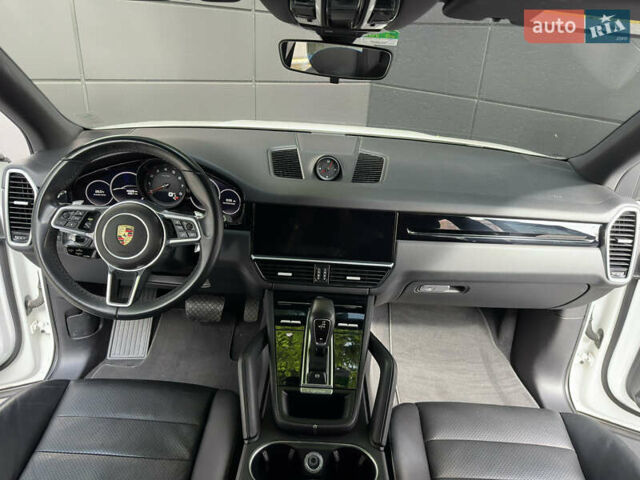 Порше Каен 2018 в Одессе на Automoto.ua Белый Порше Каен, объемом двигателя 3 л и пробегом 45 тыс. км за 52500 $, фото 32 на Automoto.ua