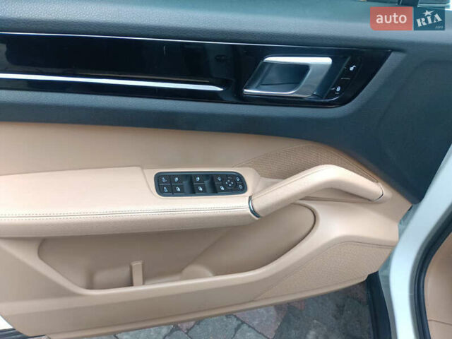 Білий Порше Cayenne, об'ємом двигуна 3 л та пробігом 90 тис. км за 48339 $, фото 8 на Automoto.ua