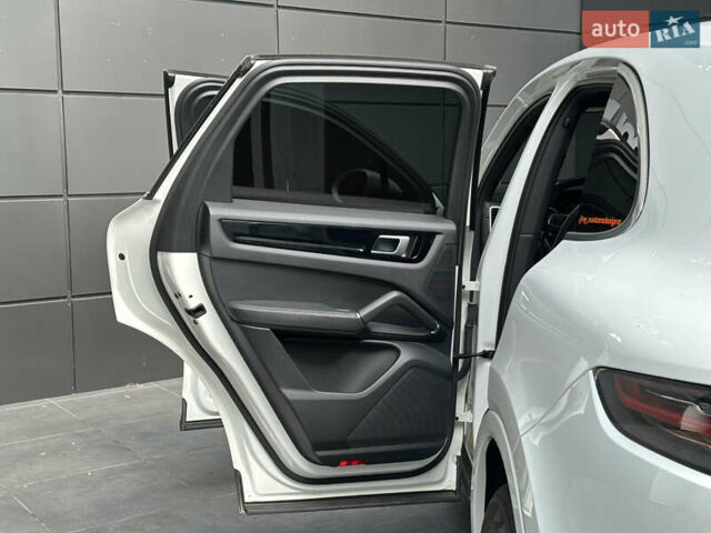 Порше Каен 2018 в Одессе на Automoto.ua Белый Порше Каен, объемом двигателя 3 л и пробегом 45 тыс. км за 52500 $, фото 25 на Automoto.ua