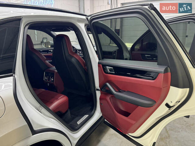 Білий Порше Cayenne, об'ємом двигуна 3 л та пробігом 75 тис. км за 71000 $, фото 21 на Automoto.ua
