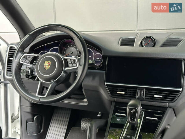 Порше Каен 2018 в Одессе на Automoto.ua Белый Порше Каен, объемом двигателя 3 л и пробегом 45 тыс. км за 52500 $, фото 4 на Automoto.ua