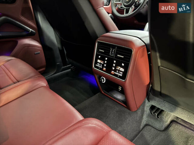 Білий Порше Cayenne, об'ємом двигуна 3 л та пробігом 75 тис. км за 71000 $, фото 23 на Automoto.ua