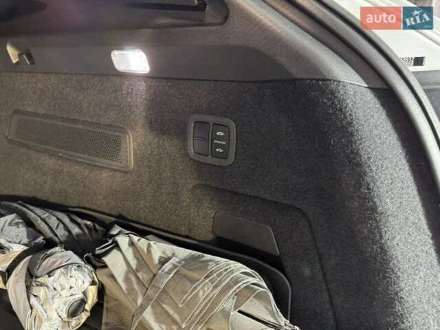 Білий Порше Cayenne, об'ємом двигуна 3 л та пробігом 75 тис. км за 71000 $, фото 35 на Automoto.ua