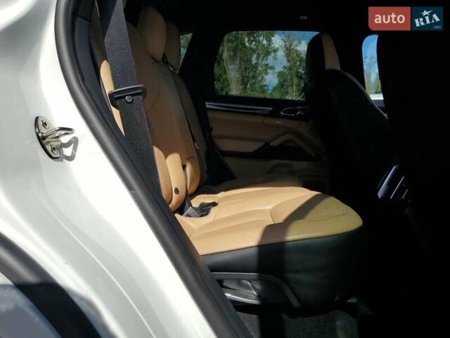Білий Порше Cayenne, об'ємом двигуна 3.6 л та пробігом 69 тис. км за 11400 $, фото 10 на Automoto.ua