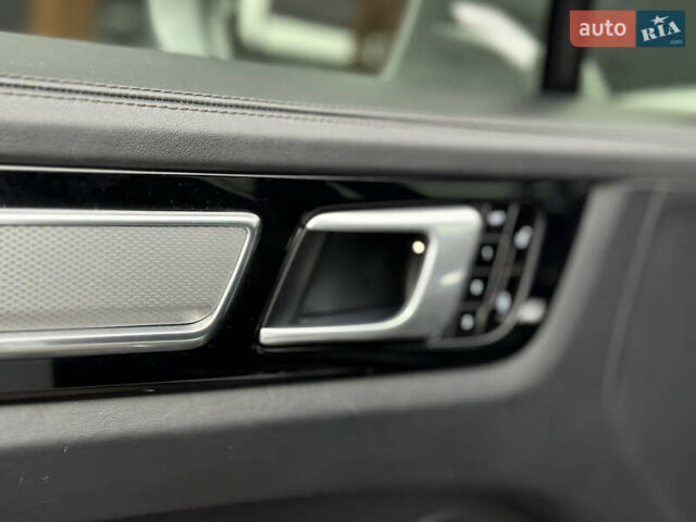 Белый Порше Каен, объемом двигателя 4 л и пробегом 52 тыс. км за 79000 $, фото 30 на Automoto.ua