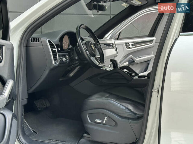 Порше Каен 2018 в Одессе на Automoto.ua Белый Порше Каен, объемом двигателя 3 л и пробегом 45 тыс. км за 52500 $, фото 49 на Automoto.ua