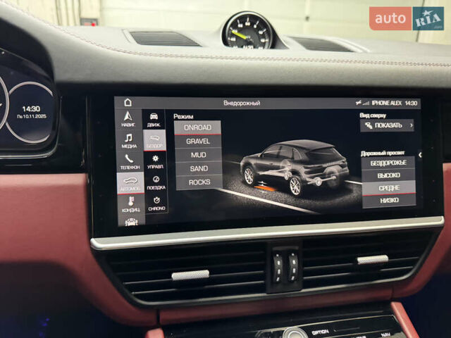 Білий Порше Cayenne, об'ємом двигуна 3 л та пробігом 75 тис. км за 71000 $, фото 60 на Automoto.ua