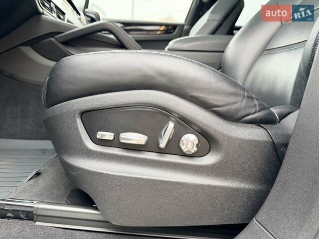 Білий Порше Cayenne, об'ємом двигуна 3 л та пробігом 90 тис. км за 49999 $, фото 15 на Automoto.ua