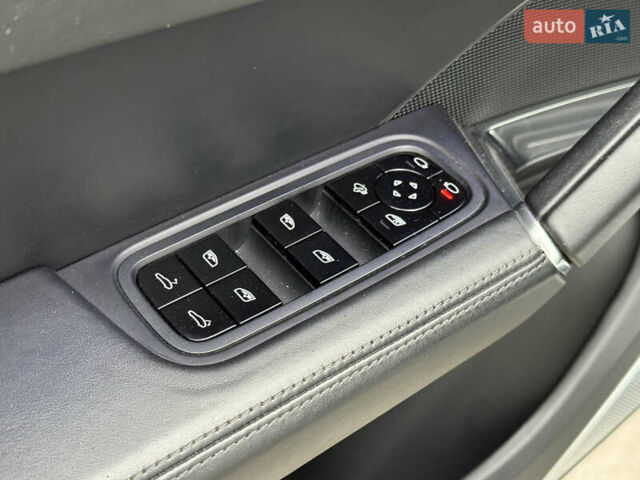 Белый Порше Каен, объемом двигателя 4 л и пробегом 52 тыс. км за 79000 $, фото 31 на Automoto.ua