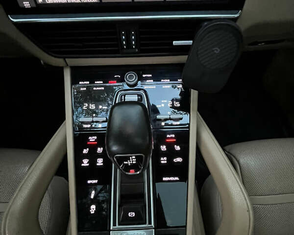 Белый Порше Каен, объемом двигателя 2.89 л и пробегом 121 тыс. км за 57000 $, фото 44 на Automoto.ua