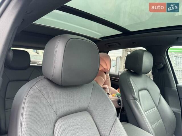 Білий Порше Cayenne, об'ємом двигуна 3 л та пробігом 33 тис. км за 59900 $, фото 62 на Automoto.ua