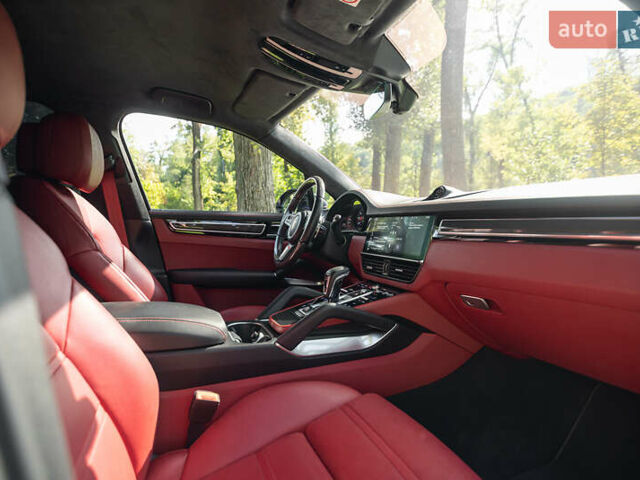 Белый Порше Каен, объемом двигателя 4 л и пробегом 36 тыс. км за 105000 $, фото 17 на Automoto.ua