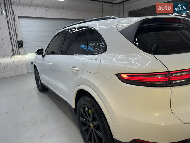 Білий Порше Cayenne, об'ємом двигуна 3 л та пробігом 75 тис. км за 71000 $, фото 12 на Automoto.ua