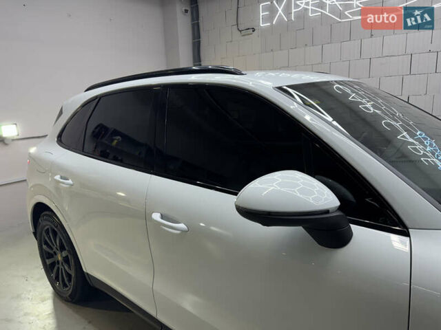 Білий Порше Cayenne, об'ємом двигуна 3 л та пробігом 75 тис. км за 71000 $, фото 19 на Automoto.ua