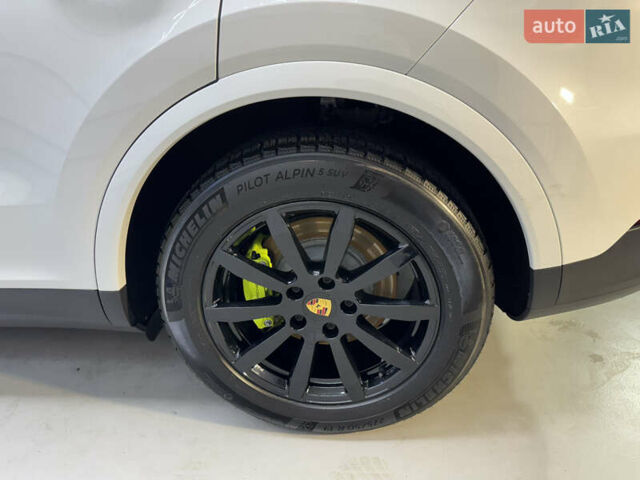 Білий Порше Cayenne, об'ємом двигуна 3 л та пробігом 75 тис. км за 71000 $, фото 13 на Automoto.ua