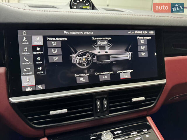 Білий Порше Cayenne, об'ємом двигуна 3 л та пробігом 75 тис. км за 71000 $, фото 54 на Automoto.ua