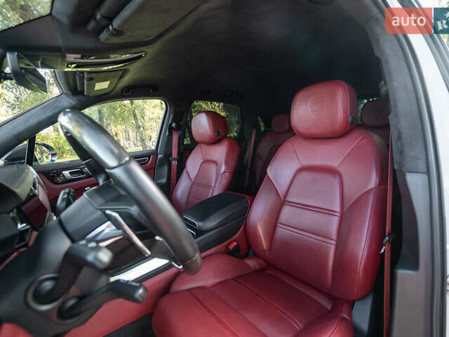 Белый Порше Каен, объемом двигателя 4 л и пробегом 36 тыс. км за 105000 $, фото 21 на Automoto.ua