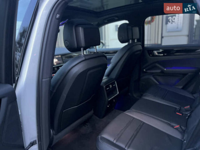 Белый Порше Каен, объемом двигателя 3 л и пробегом 39 тыс. км за 49900 $, фото 34 на Automoto.ua