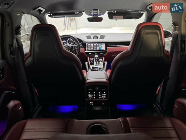 Білий Порше Cayenne, об'ємом двигуна 3 л та пробігом 75 тис. км за 71000 $, фото 70 на Automoto.ua