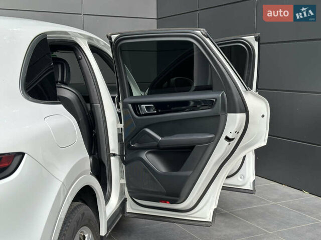 Порше Каен 2018 в Одессе на Automoto.ua Белый Порше Каен, объемом двигателя 3 л и пробегом 45 тыс. км за 52500 $, фото 24 на Automoto.ua