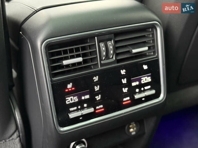 Белый Порше Каен, объемом двигателя 4 л и пробегом 52 тыс. км за 79000 $, фото 45 на Automoto.ua