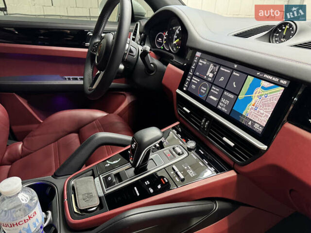 Білий Порше Cayenne, об'ємом двигуна 3 л та пробігом 75 тис. км за 71000 $, фото 32 на Automoto.ua