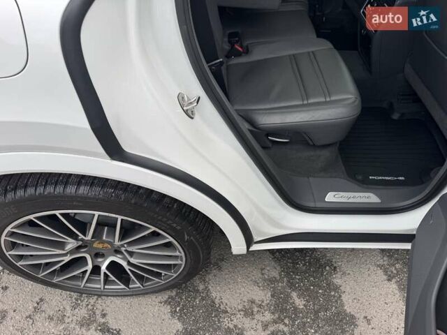 Білий Порше Cayenne, об'ємом двигуна 3 л та пробігом 33 тис. км за 59900 $, фото 59 на Automoto.ua