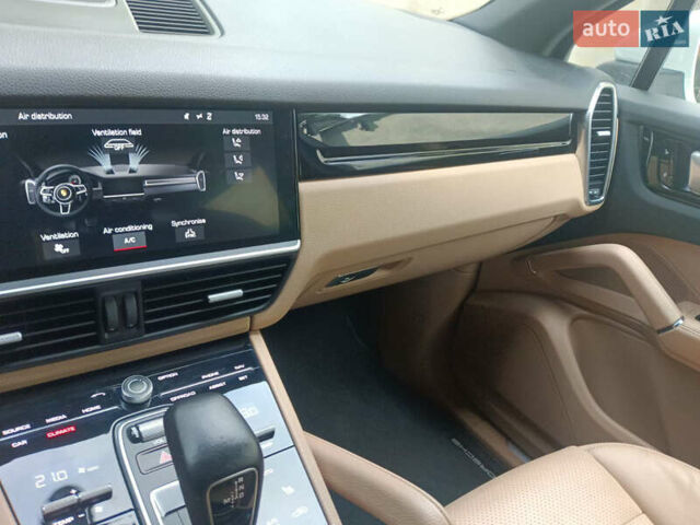 Білий Порше Cayenne, об'ємом двигуна 3 л та пробігом 90 тис. км за 48339 $, фото 12 на Automoto.ua
