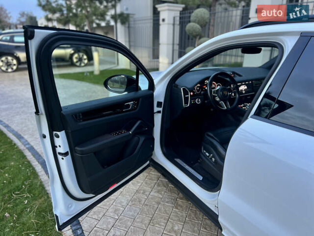 Белый Порше Каен, объемом двигателя 3 л и пробегом 39 тыс. км за 49900 $, фото 26 на Automoto.ua