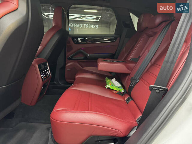 Білий Порше Cayenne, об'ємом двигуна 3 л та пробігом 75 тис. км за 71000 $, фото 39 на Automoto.ua