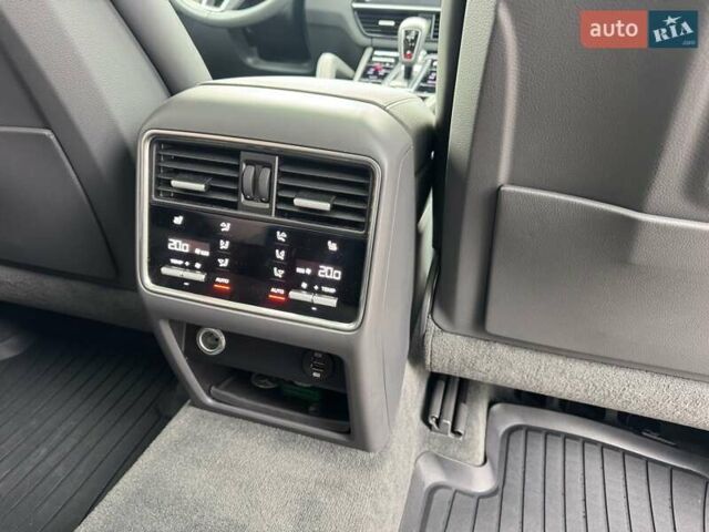 Білий Порше Cayenne, об'ємом двигуна 3 л та пробігом 33 тис. км за 59900 $, фото 55 на Automoto.ua