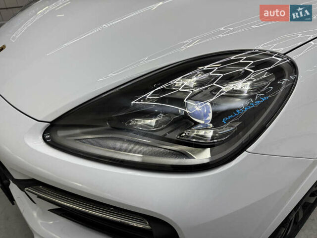 Білий Порше Cayenne, об'ємом двигуна 3 л та пробігом 75 тис. км за 71000 $, фото 4 на Automoto.ua