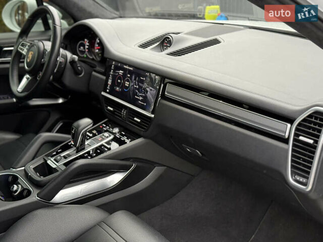 Белый Порше Каен, объемом двигателя 4 л и пробегом 52 тыс. км за 79000 $, фото 21 на Automoto.ua
