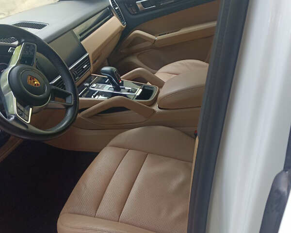 Білий Порше Cayenne, об'ємом двигуна 3 л та пробігом 90 тис. км за 48339 $, фото 6 на Automoto.ua