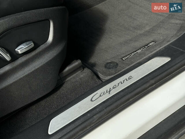 Порше Каен 2018 в Одессе на Automoto.ua Белый Порше Каен, объемом двигателя 3 л и пробегом 45 тыс. км за 52500 $, фото 36 на Automoto.ua