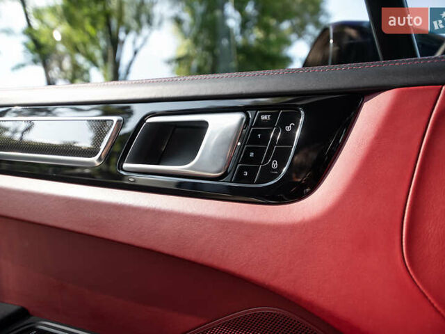 Белый Порше Каен, объемом двигателя 4 л и пробегом 36 тыс. км за 105000 $, фото 30 на Automoto.ua