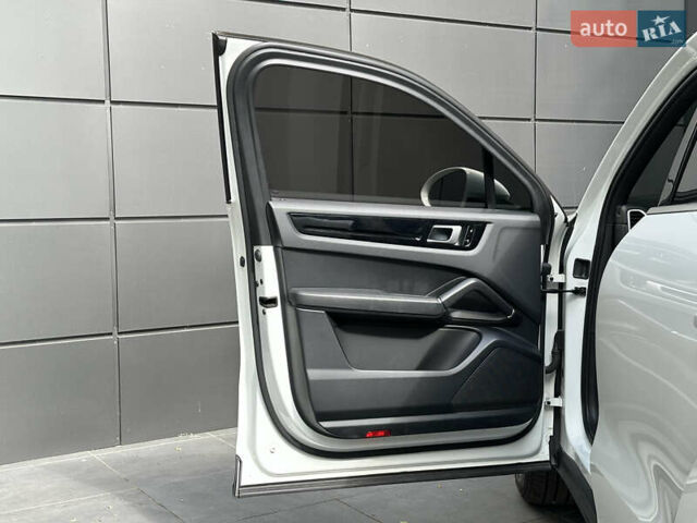 Порше Каен 2018 в Одессе на Automoto.ua Белый Порше Каен, объемом двигателя 3 л и пробегом 45 тыс. км за 52500 $, фото 46 на Automoto.ua